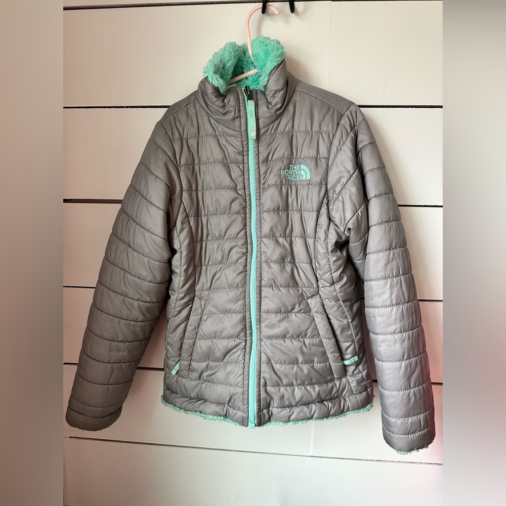 Girls North Face Winter Jacket size Small. Like new condition.